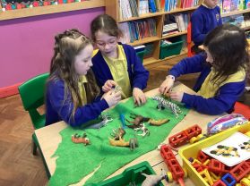 P3 love playing with their new Topic!